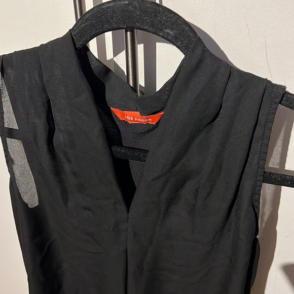 sleeveless blouse 3/$25 🍒 - Picture 2 of 3